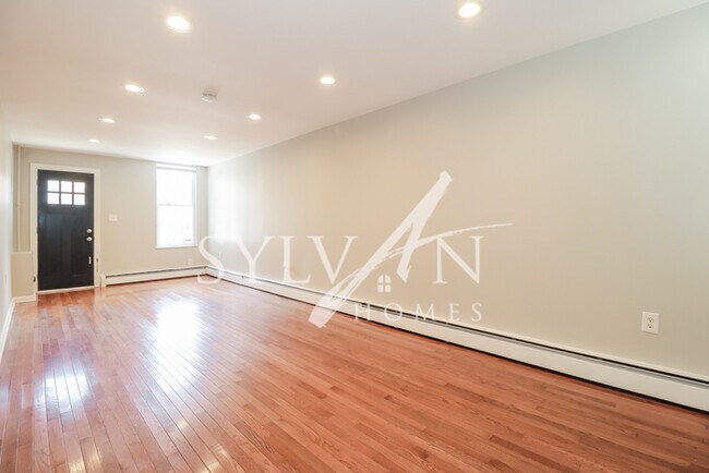 Building Photo - The living is easy in this 2 bedroom, 1.5 ...