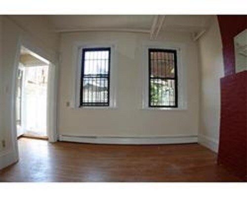 Foto del edificio - 556 Columbus Ave