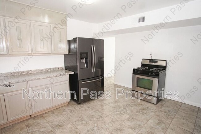 Foto del edificio - 8125 Loma Terrace Rd