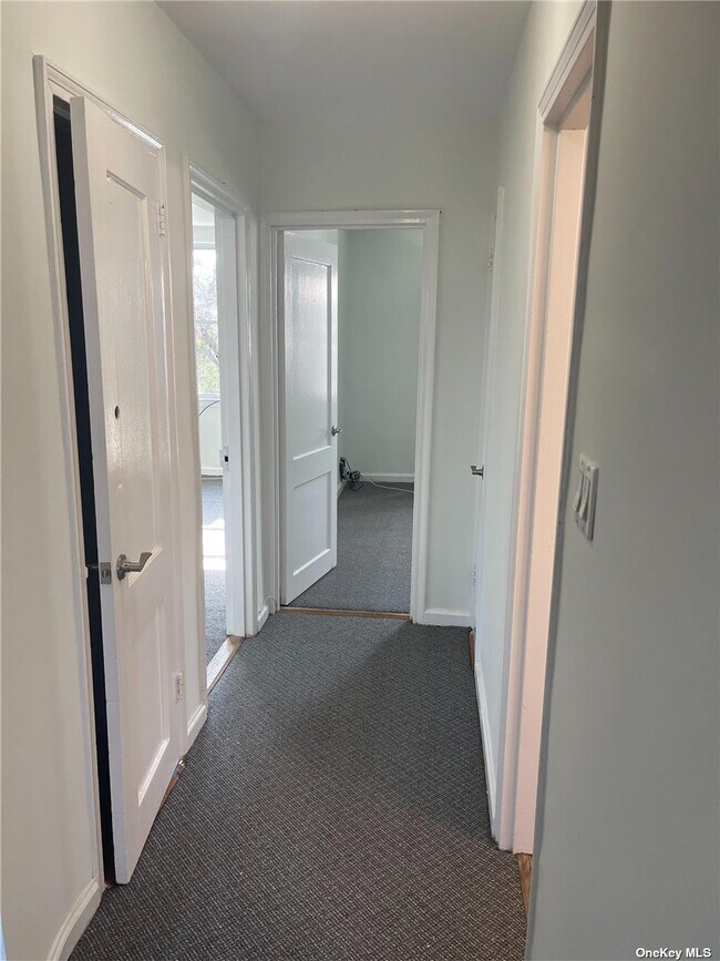 Building Photo - 84-30 Little Neck Pkwy