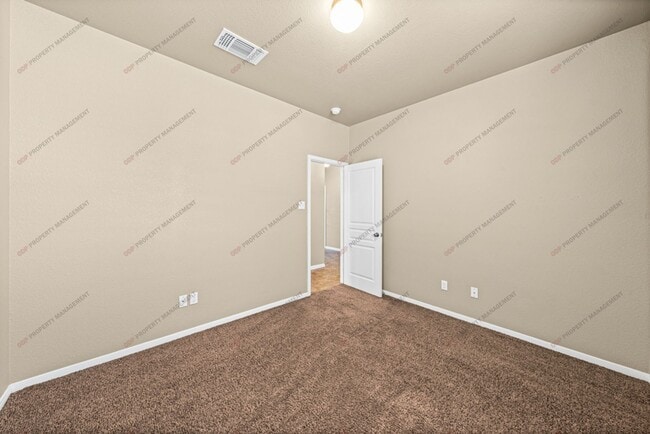 Building Photo - 5607 Blackstone Dr