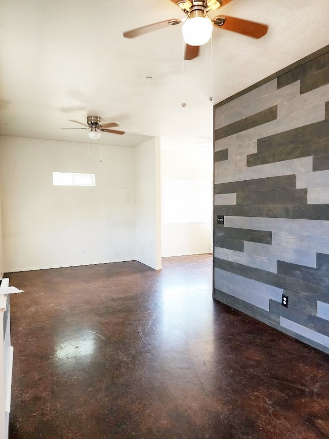 Building Photo - 16902 Hickman Ln