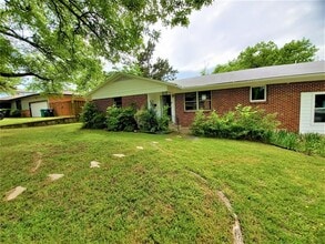 Building Photo - 2115 Glenwood Ln