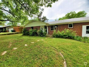 Building Photo - 2115 Glenwood Ln