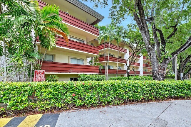 Foto del edificio - 1205 Mariposa Ave