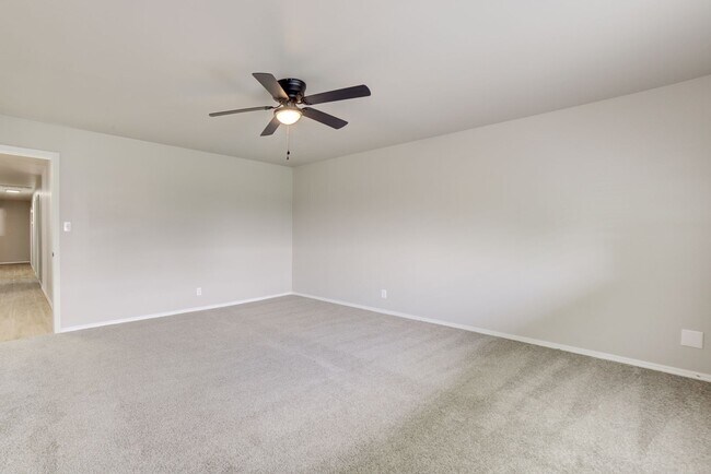 Foto del edificio - S 67th Ave E Duplex