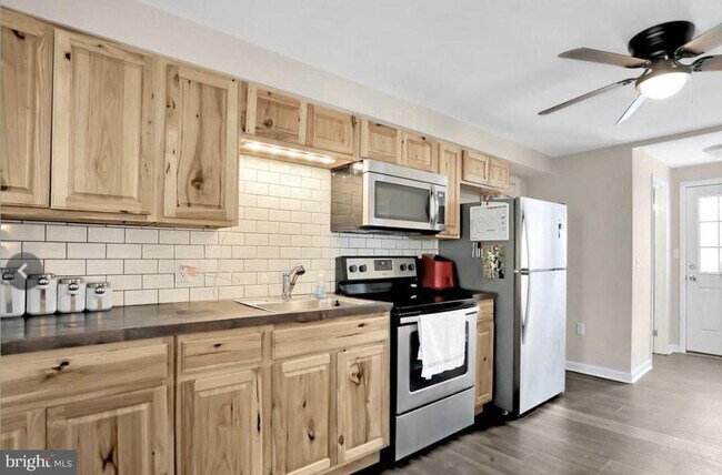 Foto del edificio - 316 W 9th St