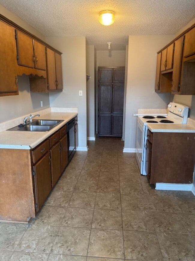 Building Photo - Renovated 3 Bedroom 2 Bath Home for Rent!!
