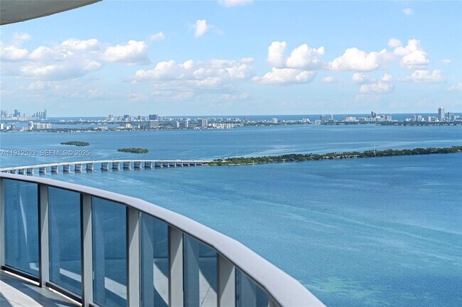 Foto del edificio - 488 NE 18th St