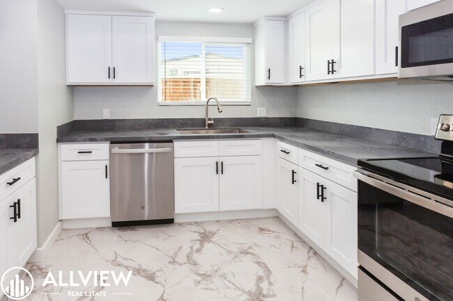 Building Photo - Fully Remodeled 2 Bed 2 Bath Gem Available...