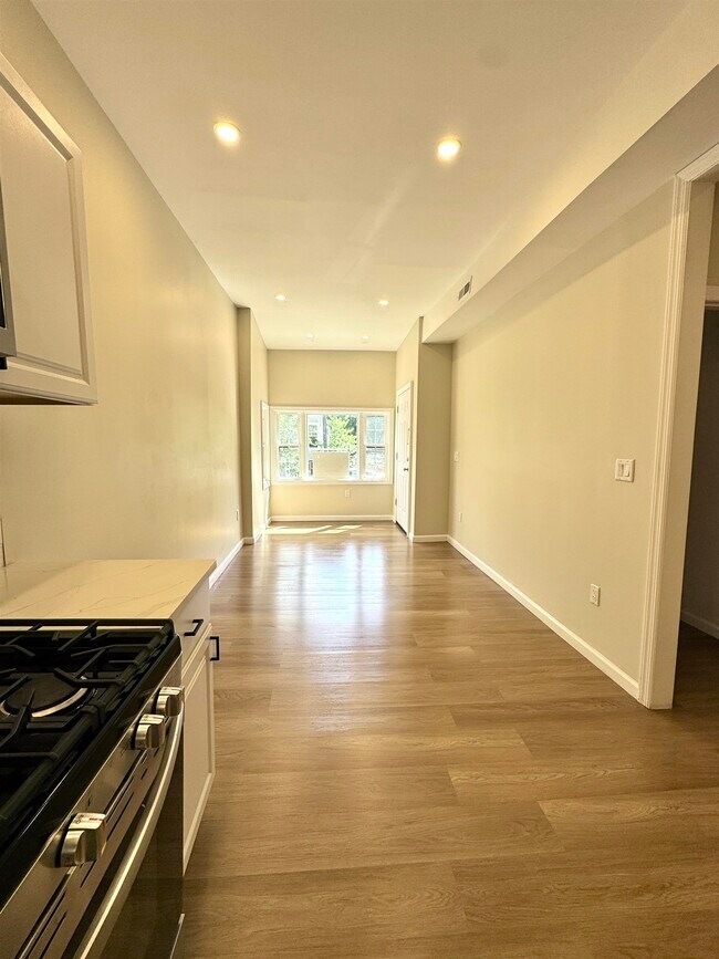 Foto del edificio - 628 Bramhall Ave