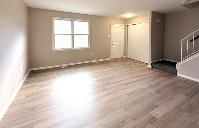 Building Photo - 9242 Woodcreek Ct