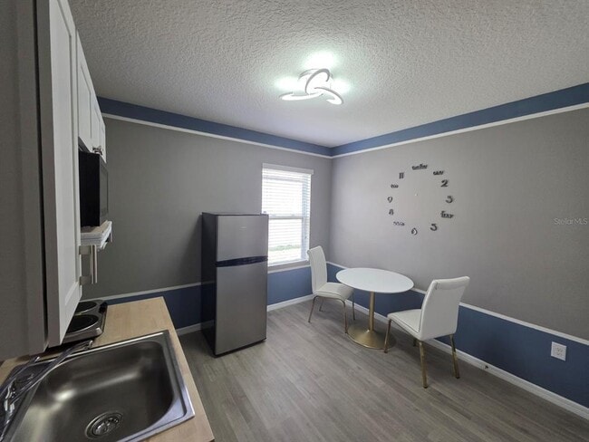 Building Photo - 981 Chanler Dr