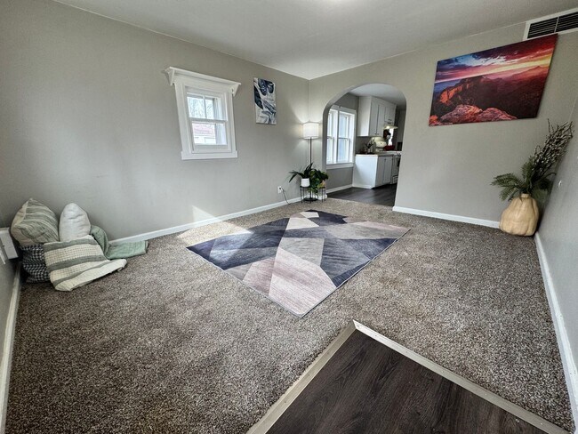 Foto del edificio - 2 bed, 1 bath home for rent in Waterloo