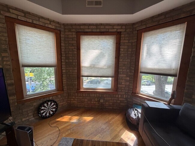 Foto del edificio - 1342 W Greenleaf Ave