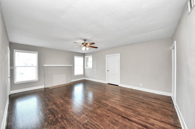 Building Photo - 2817 Truxillo St