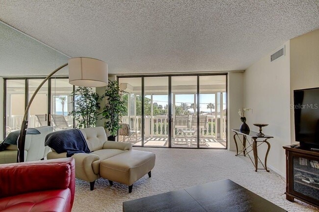 Building Photo - 6500 Sunset Way