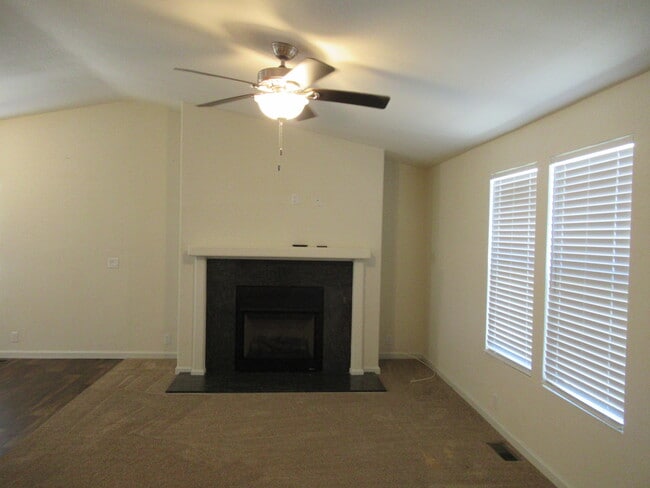 Building Photo - 14777 Palm Dr