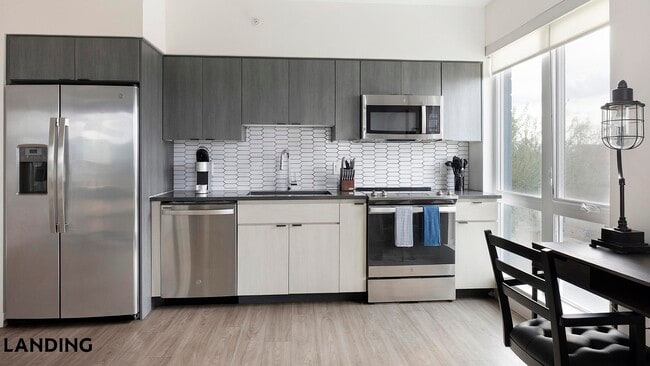 Building Photo - 707 S Farmer Ave