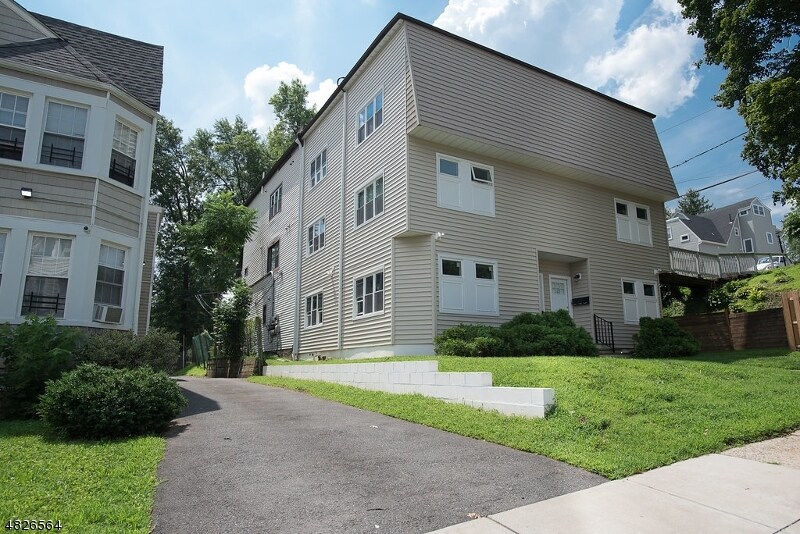 Primary Photo - 6 Walnut Pl