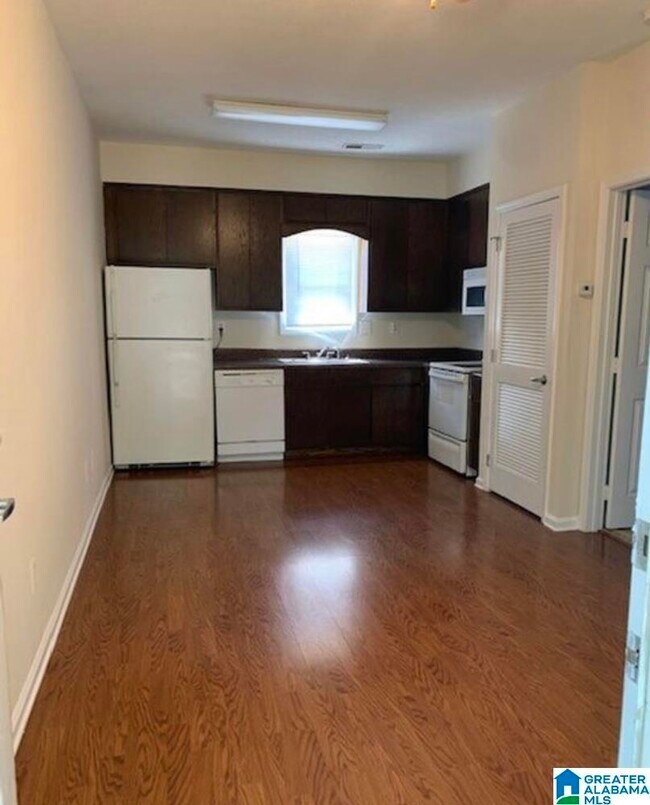 526 18th St Unit B2, Tuscaloosa, AL 35401 Room for Rent in