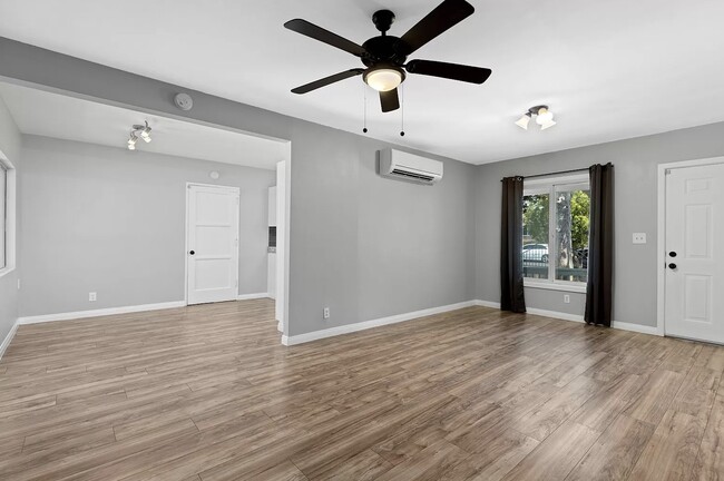 Dining area, living room - 14172 Osborne St