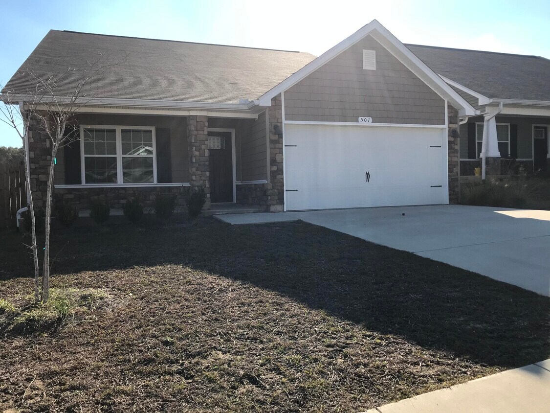 Primary Photo - 501 Eisenhower Dr