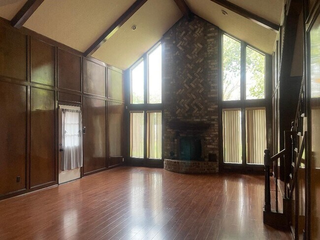 Foto del edificio - 2274 Woodland Springs St