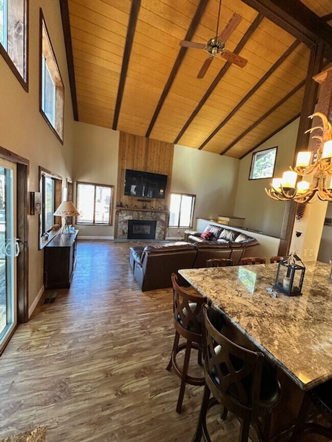 Foto del edificio - Spacious 4Bd home available for a seasonal lease starting 4/15/26!! Call me today.