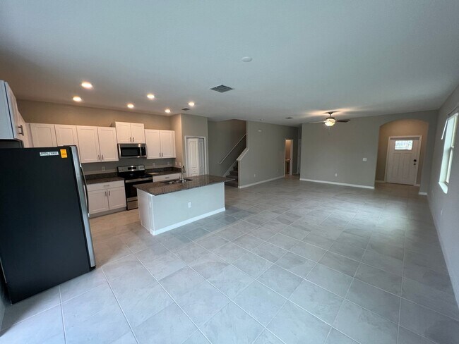 Foto del edificio - 917 Royal Empress Dr Ruskin, FL 33570