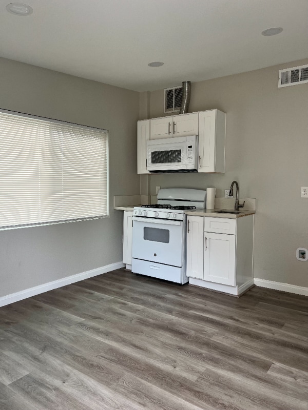 Building Photo - 21629 Cottonwood Ave