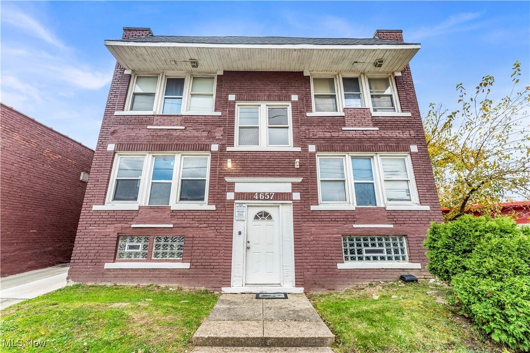 Foto principal - 4657 Warner Rd