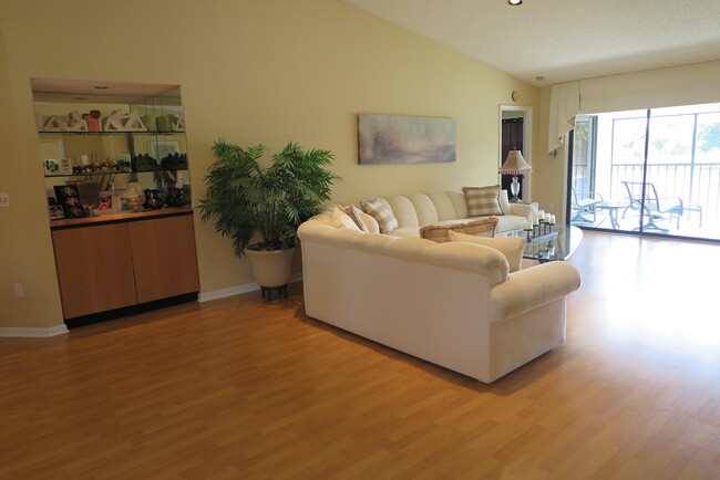 Foto del edificio - 22759 Mandeville Pl