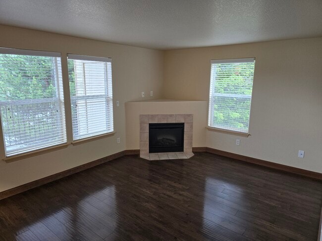 312 Living Room - Fuller Commons