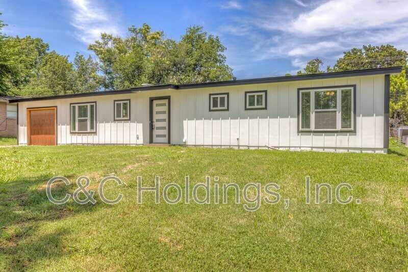 Primary Photo - 4541 E 32nd Pl