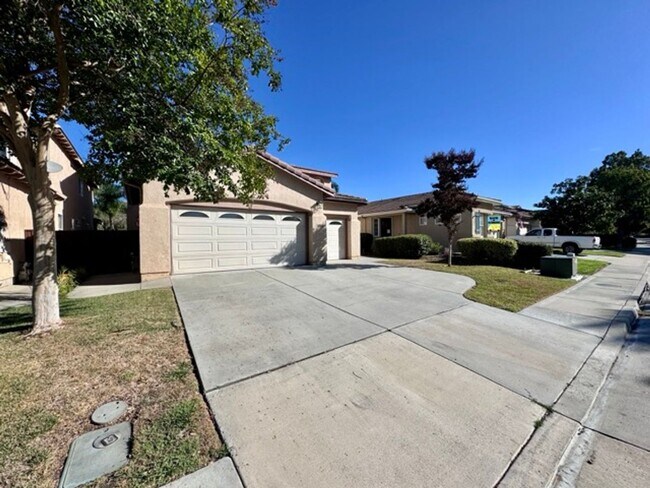 Foto del edificio - Beautiful 4 bedroom Temecula home sitting ...