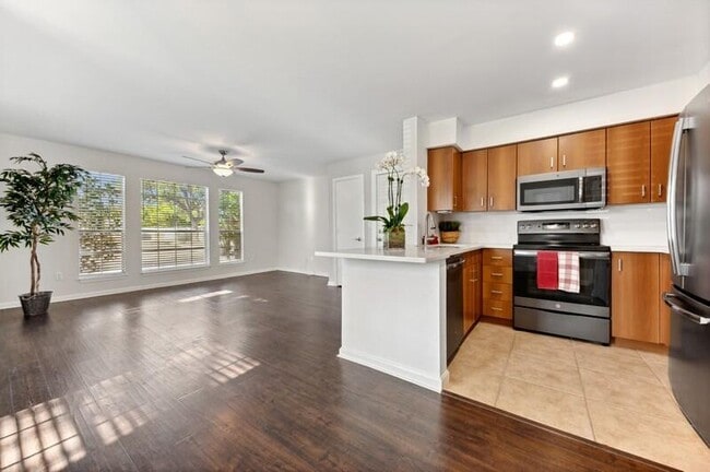 Building Photo - 1205 Crystal Way