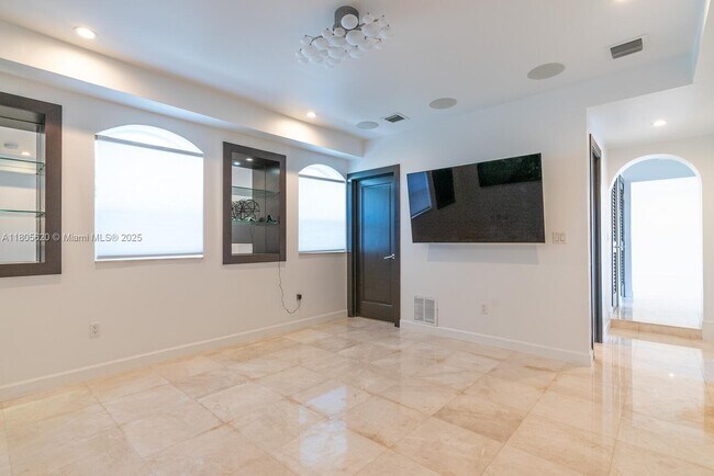Building Photo - 1130 Lugo Ave
