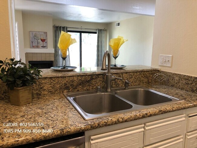 Building Photo - Chino Hills 2 Bedroom Condo