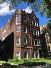 Building Photo - 2044 W Farragut Ave