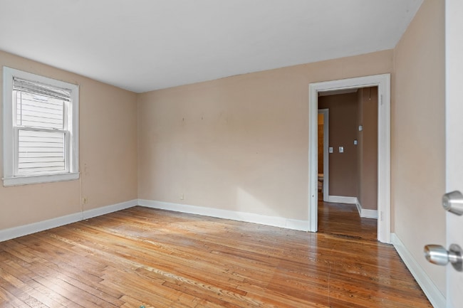 Building Photo - 910 Apex St