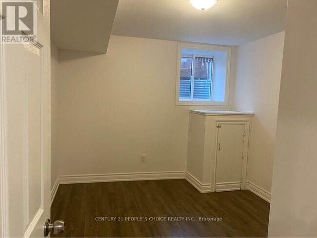 Building Photo - 635 Hepburn Rd