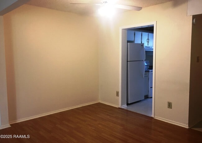 Building Photo - 37 Larkspur Ln