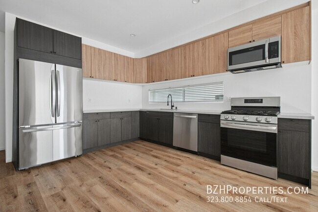 Foto del edificio - 662 1/2 N Mariposa Ave-