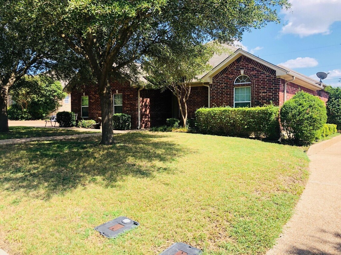 Foto principal - 217 Keswick Dr