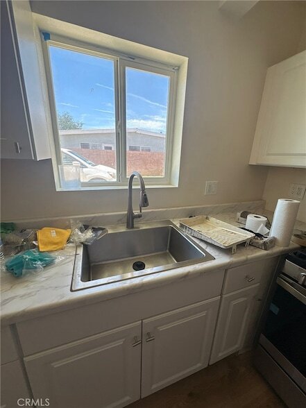 Building Photo - 1053 W Avenue Unit J14