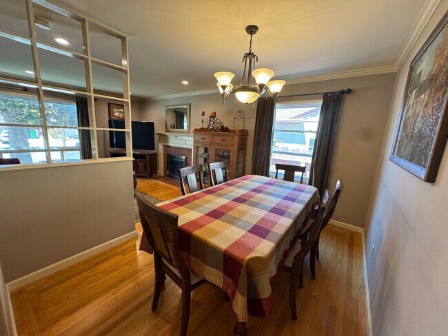 Foto del edificio - Fully Furnished 3BED/2BATH SFH For Rent in the Desirable City of San Leandro, Ca!!!!