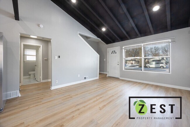 Foto del edificio - OPEN HOUSE 1/17! 1PM-1:30PM! Gorgeous 3 BED 1 BATH! $1,595