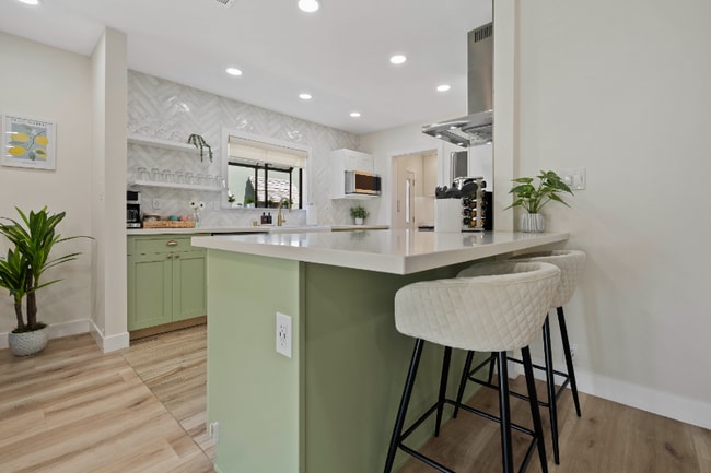 Building Photo - 1009 Catalina Ave