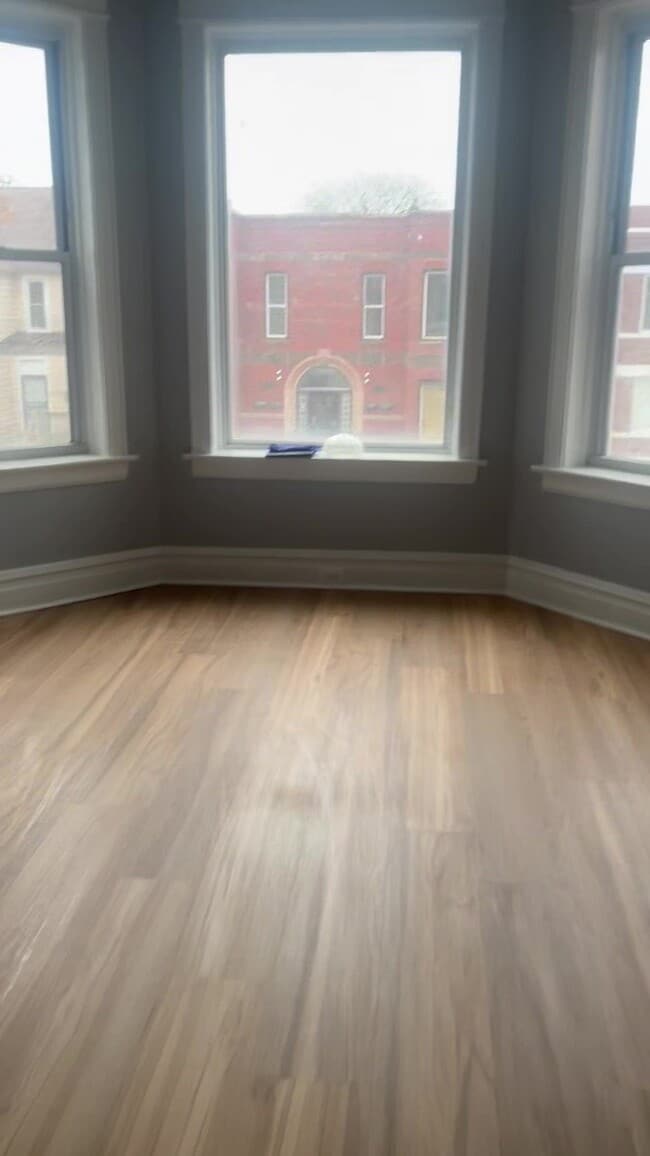 Photo - 1528 E 72nd St Townhome